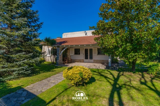Casas, chalets en Venta — Los Alamos 8890