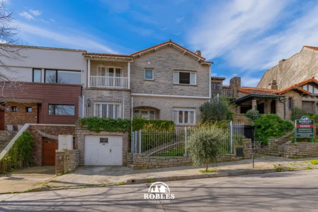 Casas, chalets en Venta — Alberti 969