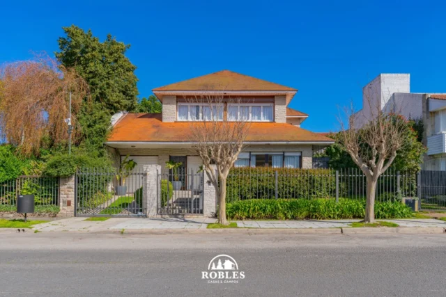 Casas, chalets en Venta — Primera Junta 2060