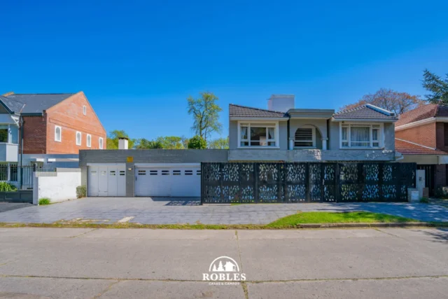 Casas, chalets en Venta — Dean Funes 3611