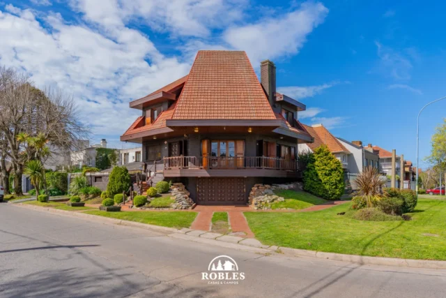 Casas, chalets en Alquiler — Alvear 4192