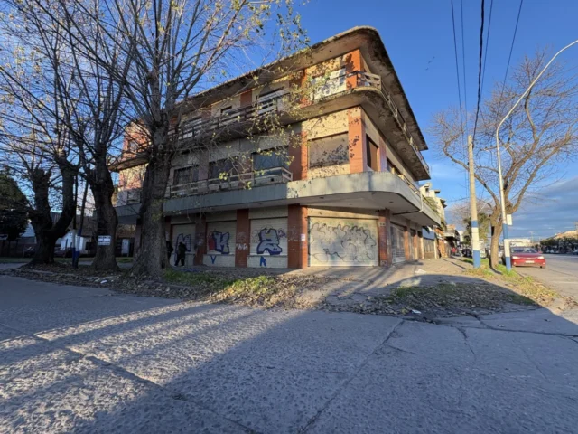 Locales en Alquiler — Juan B. Justo esquina Marconi