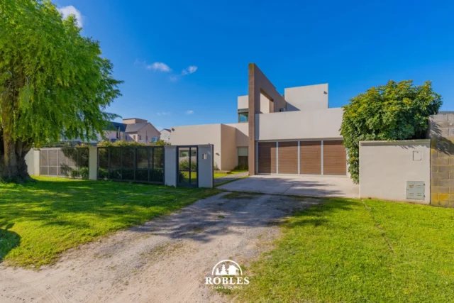 Casas, chalets en Venta — Concepcion Arenal 6031