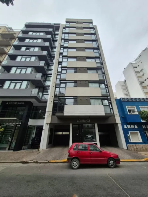 Departamentos, pisos y semipisos en Venta — Alsina 2400
