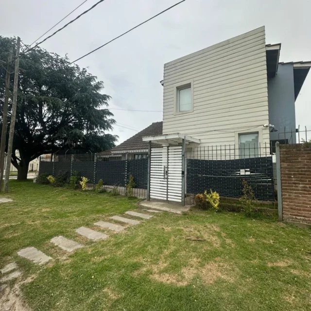 Casas, chalets en Venta — Av. Constitución 8200