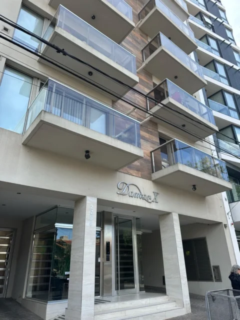 Departamentos, pisos y semipisos en Venta — Hipólito Yrigoyen 2700
