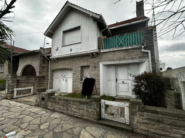 Casas, chalets en Venta — Rawson 1100