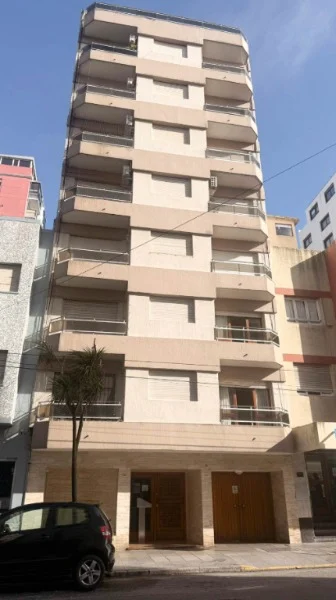 Departamentos, pisos y semipisos en Venta — La Rioja 1000