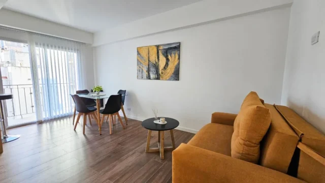 Departamentos, pisos y semipisos en Venta — Bolivar 2300