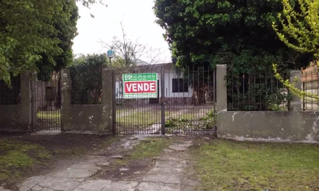 Casas, chalets en Venta — Bermejo al 2400 (entre Genova y Sicilia)