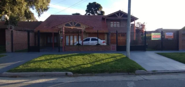 Casas, chalets en Venta — Lebenshon 3140