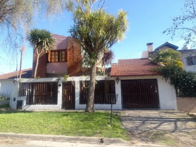 Casas, chalets en Venta — Bermejo 2381
