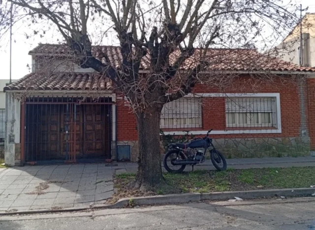 Casas, chalets en Venta — Hernandarias 6600