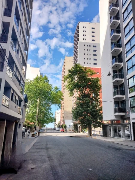 Departamentos, pisos y semipisos en Venta — Irigoyen 1200