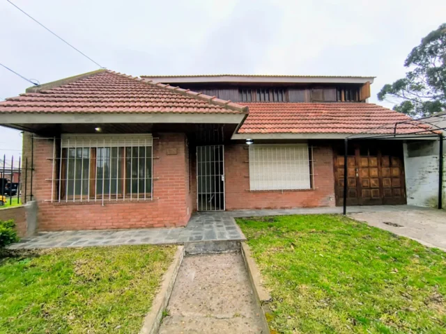 Casas, chalets en Alquiler — Calabria 2662