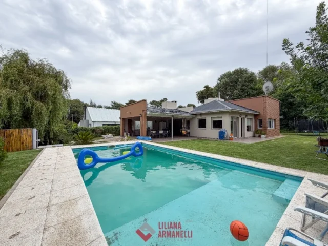 Casas, chalets en Venta — C. Eva 662
