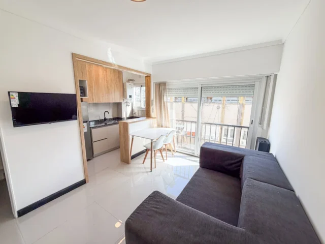 Departamentos, pisos y semipisos en Venta — MORENO 2200