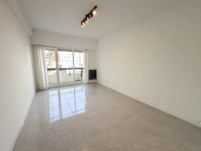 Departamentos, pisos y semipisos en Venta — YRIGOYEN 2100