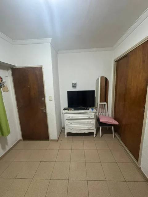 Departamentos, pisos y semipisos en Alquiler — CORRIENTES 1900