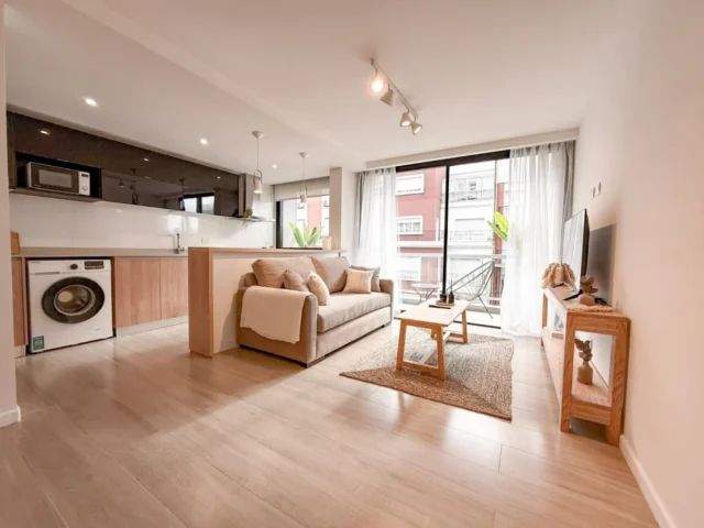 Departamentos, pisos y semipisos en Venta — MORENO 2100