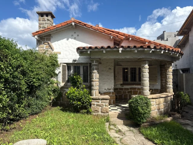 Casas, chalets en Venta — Avellaneda 2300