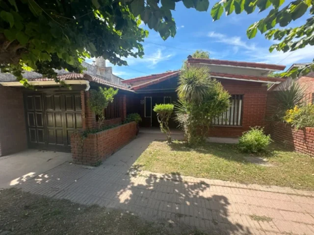 Casas, chalets en Venta — Termas De Río Hondo 940