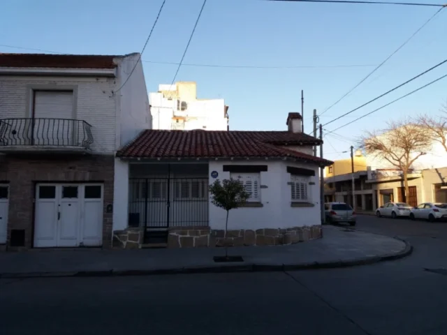 Casas, chalets en Venta — MORENO 3800