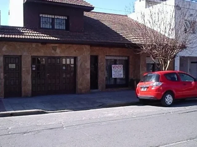 Casas, chalets en Venta — BALCARCE 4500