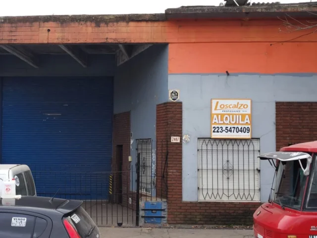 Galpones en Alquiler — CHAMPAGNAT 2400