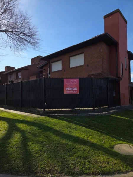 Casas, chalets en Venta — Parque Luro