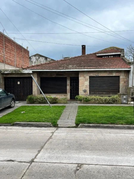 Casas, chalets en Venta — Ayolas y Marcelo T. de Alvear