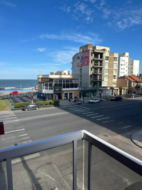 Departamentos, pisos y semipisos en Alquiler — Necochea 3200