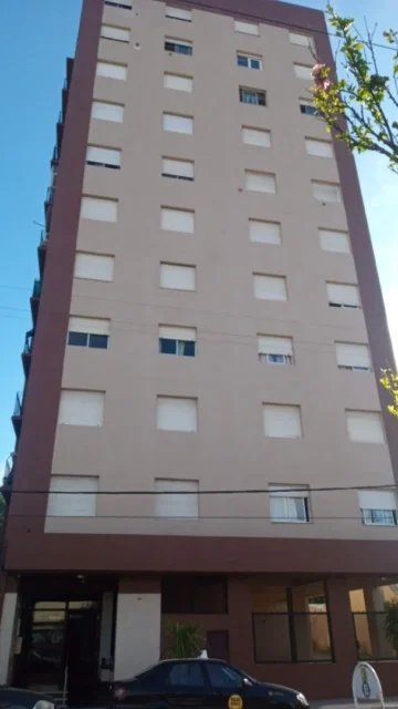 Departamentos, pisos y semipisos en Alquiler — Alvarado casi Italia