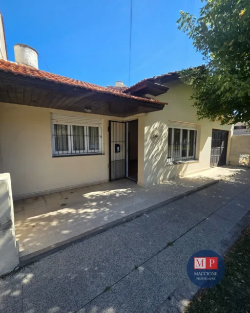 Casas, chalets en Venta — Berutti 5080