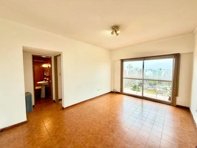 Departamentos, pisos y semipisos en Alquiler — Colón 2700