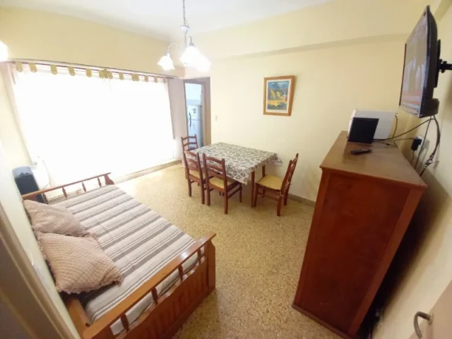 Departamentos, pisos y semipisos en Alquiler por Día — Av Colon 2100