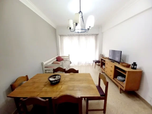 Departamentos, pisos y semipisos en Alquiler por Día — Av Colon 2200