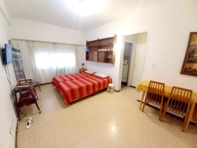 Departamentos, pisos y semipisos en Alquiler Temporario — Moreno 2300