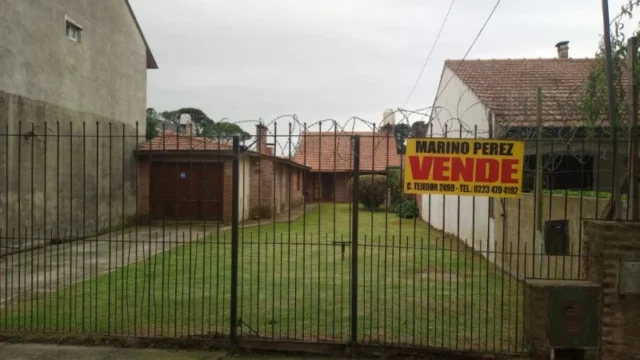 Casas, chalets en Venta — CASEROS 5277