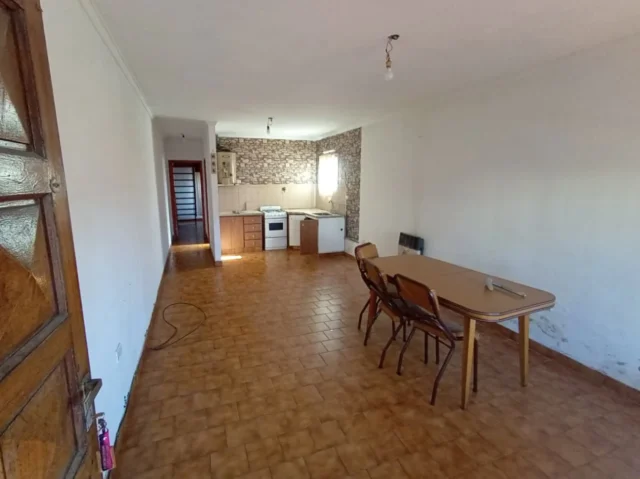 Departamentos, pisos y semipisos en Alquiler — Pasteur 2075