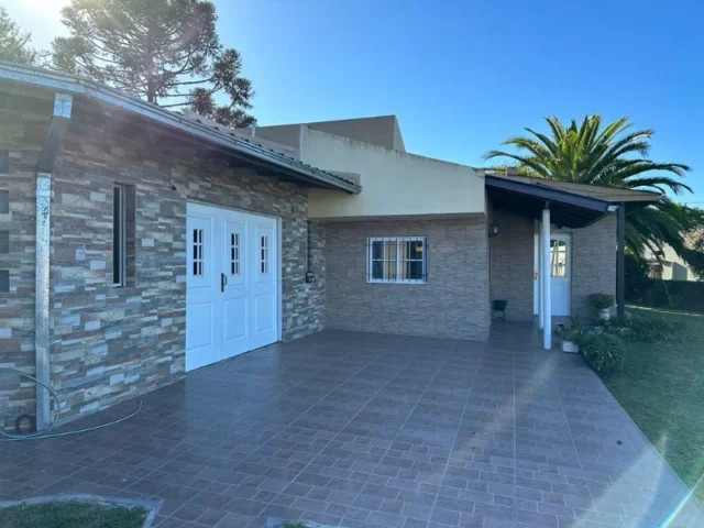 Casas, chalets en Venta — Argentina y Arturo