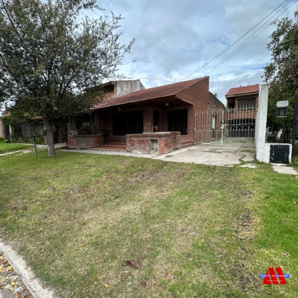 Casas, chalets en Venta — 9 de julio 8400