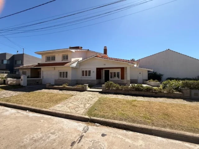 Casas, chalets en Venta — CORBETA URUGUAY 3600