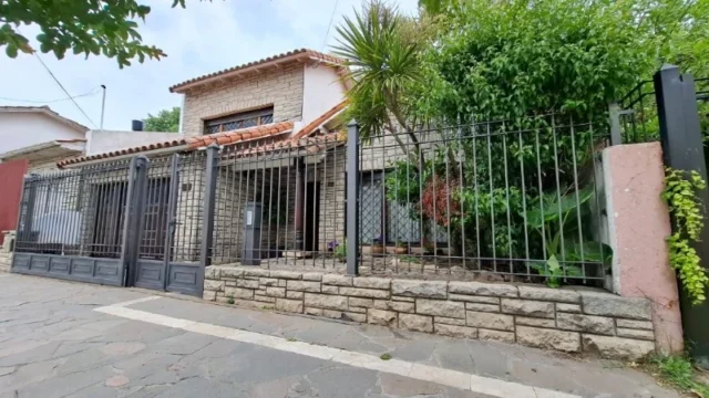 Casas, chalets en Venta — Derqui 66