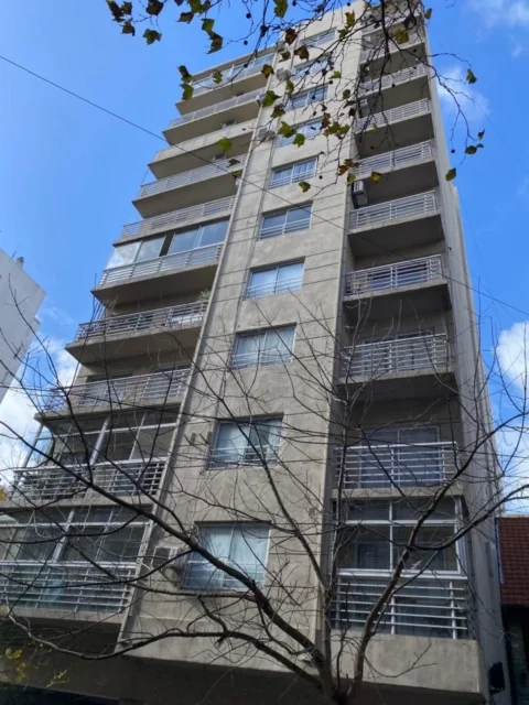 Departamentos, pisos y semipisos en Venta — Entre Rios 2550