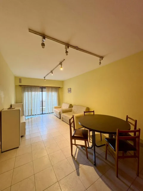 Departamentos, pisos y semipisos en Alquiler — Catamarca 1045