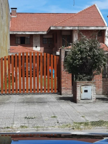 Casas, chalets en Venta — Dorrego y San Lorenzo
