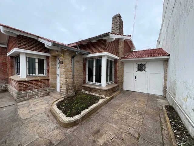 Casas, chalets en Venta — 3 de febrero 3900
