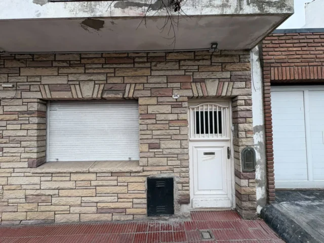 Departamentos, pisos y semipisos en Venta — Hipolito Irigiyen 3582