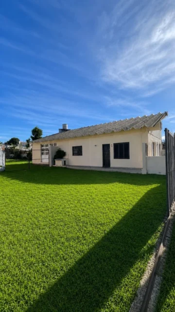 Casas, chalets en Alquiler — GUTEMBERG 6400